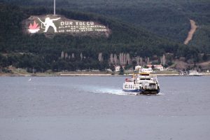 G&ouml;k&ccedil;eada'da feribot seferlerine fırtına engeli