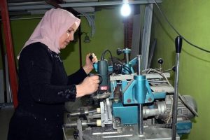 Hem eşinin hem de işinin patronu oldu