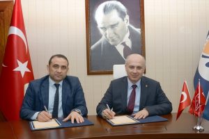 ME&Uuml; ile Tarsus İl&ccedil;e Milli Eğitim M&uuml;d&uuml;rl&uuml;ğ&uuml; arasında iş birliği protokol&uuml;