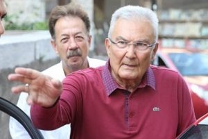 Deniz Baykal T&uuml;rkiye'ye d&ouml;n&uuml;yor