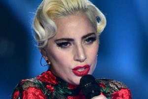 Lady Gaga Avrupa'daki konserlerini iptal etti