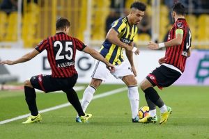 Gen&ccedil;lerden Kadık&ouml;y'de Fenerbah&ccedil;e'ye &ccedil;elme