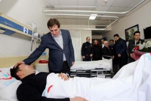 Bursa Valisi K&uuml;&ccedil;&uuml;k yaralı polis memurunu ziyaret etti