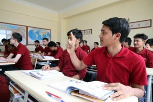 111 &uuml;lkeden &ouml;ğrencilere eğitim desteği