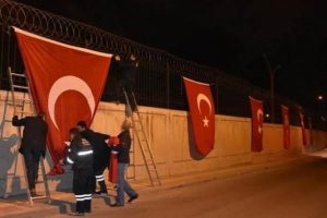 Skandal iddia: NATO komutanı bayrağı indirmek istedi!