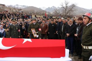 Niğdeli şehit k&ouml;y&uuml;nde toprağa verildi