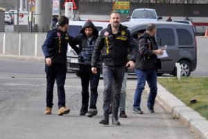 Eşini &ouml;ld&uuml;rd&uuml;kten sonra r&ouml;portaj veren zanlı yakalandı