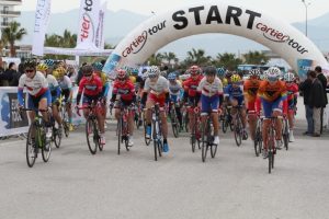 Alanya'da kadın sporcular pedal &ccedil;evirdi
