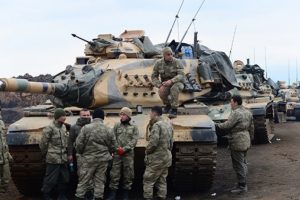 Afrinli yaşlıları T&uuml;rk askeri kurtardı