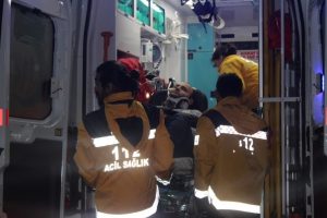 Yolcu minib&uuml;s&uuml; ile hafif ticari ara&ccedil; &ccedil;arpıştı: 10 yaralı