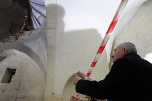 Başbakan Yıldırım, PYD/PKK'nın roketle saldırdığı camiyi ziyaret etti