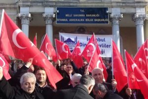 Din g&ouml;revlileri askere gitmek i&ccedil;in dilek&ccedil;e verdi