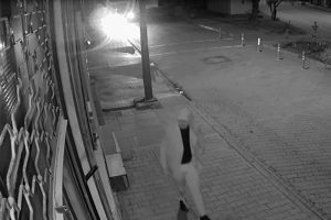 Kamera a&ccedil;ısını değiştirmek isterken hırsızlıklarını &ccedil;ektiler