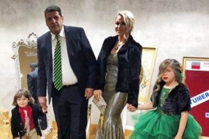 Yeliz Yeşilmen'in aile fotoğrafı olay oldu