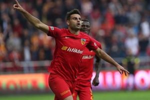 Deniz T&uuml;r&uuml;&ccedil;, beğendiği oyuncuları a&ccedil;ıkladı