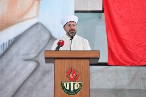 Diyanet İşleri Başkanı Erbaş, Suudi Arabistan'da T&uuml;rk Okulunu ziyaret etti
