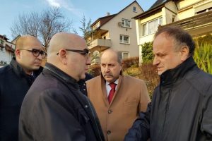 Stuttgart Başkonsolosu T&uuml;rk ailenin &ouml;ld&uuml;ğ&uuml; evde inceleme yaptı