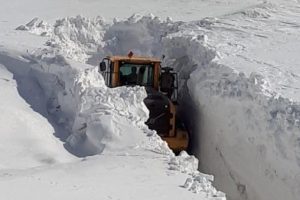Hakkari'de askeri &uuml;s b&ouml;lgesinin yolunu b&ouml;yle a&ccedil;tılar