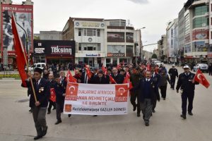 Bursa'da gazilerden Mehmet&ccedil;iğe destek y&uuml;r&uuml;y&uuml;ş&uuml;