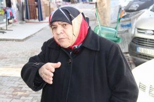 80 yaşındaki kadın kapka&ccedil;a uğradı