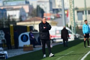 Orhangazi Belediyespor Teknik Direkt&ouml;r&uuml; Uzunk&ouml;pr&uuml;: "Savaşımızı s&uuml;rd&uuml;receğiz"