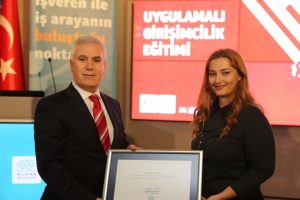 Bursa'da girişimci adaylarının sertifika heyecanı