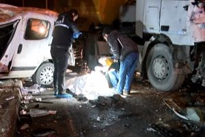 İstanbul'da korkun&ccedil; kaza: 1 &ouml;l&uuml;, 2 yaralı