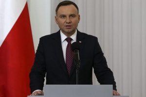 Polonya Cumhurbaşkanı tartışmalı yasayı imzaladı
