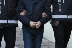 Eski Sağlık Bakanlığı &ccedil;alışanı 7 kişiye FET&Ouml;'den g&ouml;zaltı kararı
