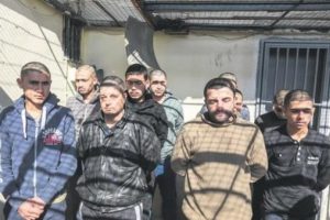 Şok itiraflar: 'S&uuml;t i&ccedil;mesini bilmeyen adamlara silah verdiler'