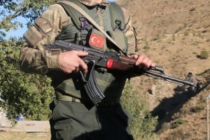 Silahı kazara ateş alan korucu şehit oldu