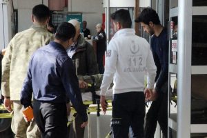 Yaralı 2 T&uuml;rk askeri 8 &Ouml;SO mensubu Kilis'e getirildi