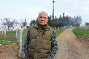 "Mağdurum" dedi, &ouml;ğrencileri ve &ccedil;ift&ccedil;ileri yolsuz bıraktı