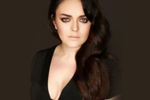 Ezgi Mola: Beni bedenime k&uuml;st&uuml;r&uuml;yorsunuz