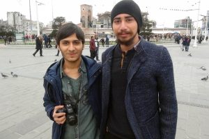 Taksim Meydanı'nda psikoloji &ouml;ğrencilerinden ilgin&ccedil; sosyal deney