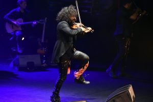 Ara Malikian İzmir'de konser verdi