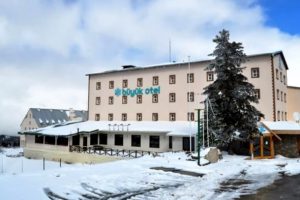 Bursa Uludağ'daki tek ruhsatlı otel yıkılıp otopark oldu&nbsp;