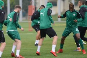 Bursaspor'da Akhisarspor ma&ccedil;ı hazırlıkları s&uuml;r&uuml;yor