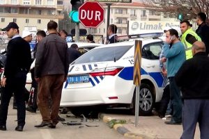 Kilis'te trafik kazası: 2'si polis 4 yaralı