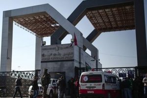 Mısır Refah Sınır Kapısı'nı kapattı