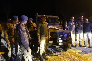 Askerlere vatandaşlardan sevgi g&ouml;sterisi