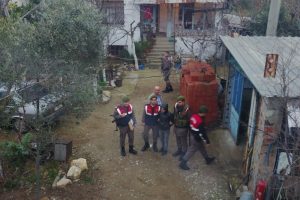 Uyuşturucu tacirlerine 'drone'lu operasyon: 37 gözaltı