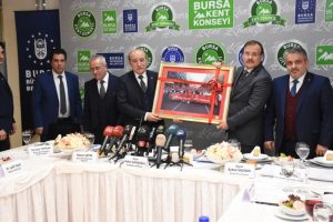 Bursa Kent Konseyi, Başbakan Yardımcısı Hakan &Ccedil;avuşoğlu'nu konuk etti
