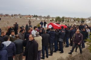 Şehit polis g&ouml;zyaşlarıyla son yolculuğuna uğurlandı