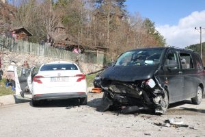 Abant Tabiat Parkı yolunda trafik kazası: 11 yaralı