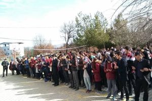 Bursa'da lise öğrencilerinden Mehmetçiklere dua