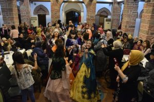 Bursa'da engelli genç kızlara temsili "kına gecesi"