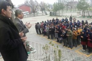 Bursa'da öğrenciler askerler için Fetih suresi okudu