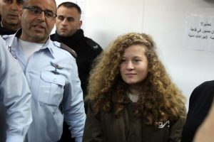 Filistinli cesur kız Ahed'in duruşması 11 Mart'a erteledi