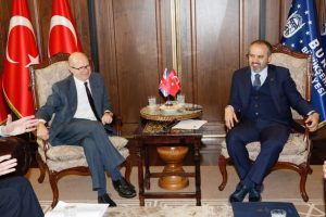 İngiliz Büyükelçi, Bursa Büyükşehir Belediye Başkanı Aktaş'ı ziyaret etti
